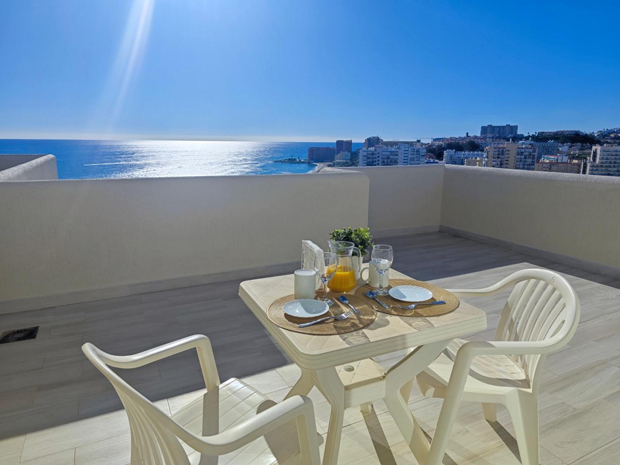 El Estudio De La Playa Benalbeach Vistas Al Mar Benalmádena Exterior foto