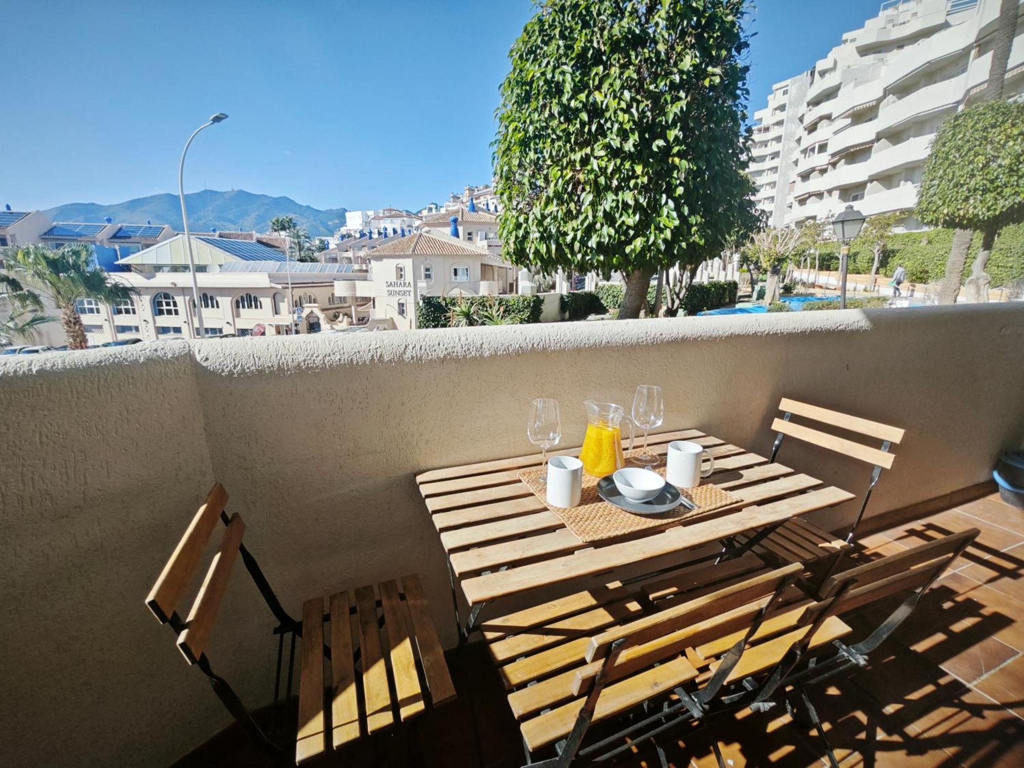 El Estudio De La Playa Benalbeach Vistas Al Mar Benalmádena Exterior foto
